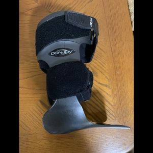 Donjoy ES ankle brace. Left ankle.
